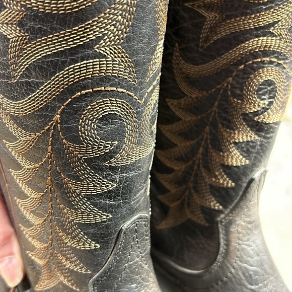 Ariat Black Heeled Boots with Timeless Elegance - Picture 7 of 10